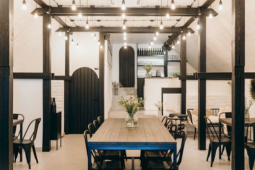 Vnitřní prostor winebistra